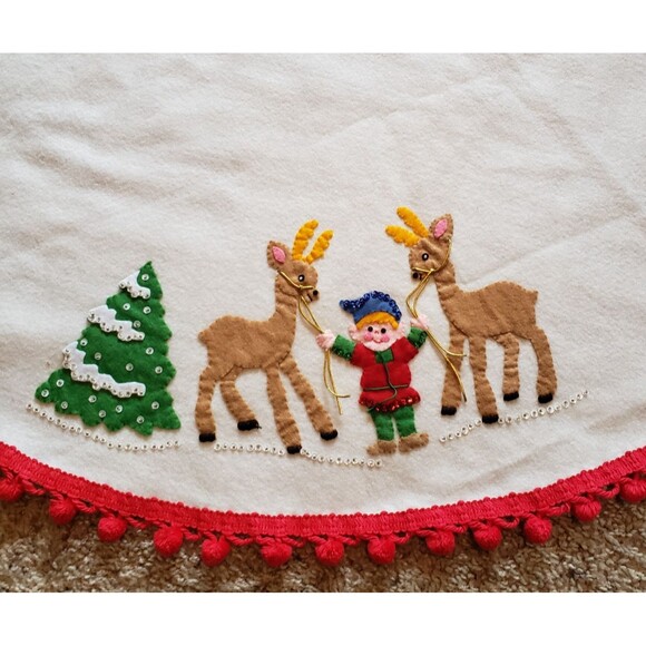Vintage Handmade Felt Applique Tablecloth Tree Skirt Santa Elves Ball Fringe 45" - Picture 5 of 8